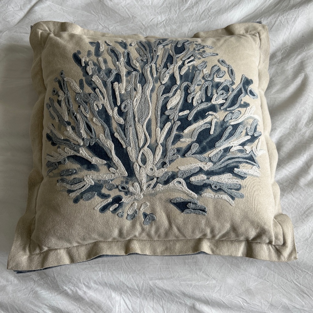 Linen pillow with crochet details